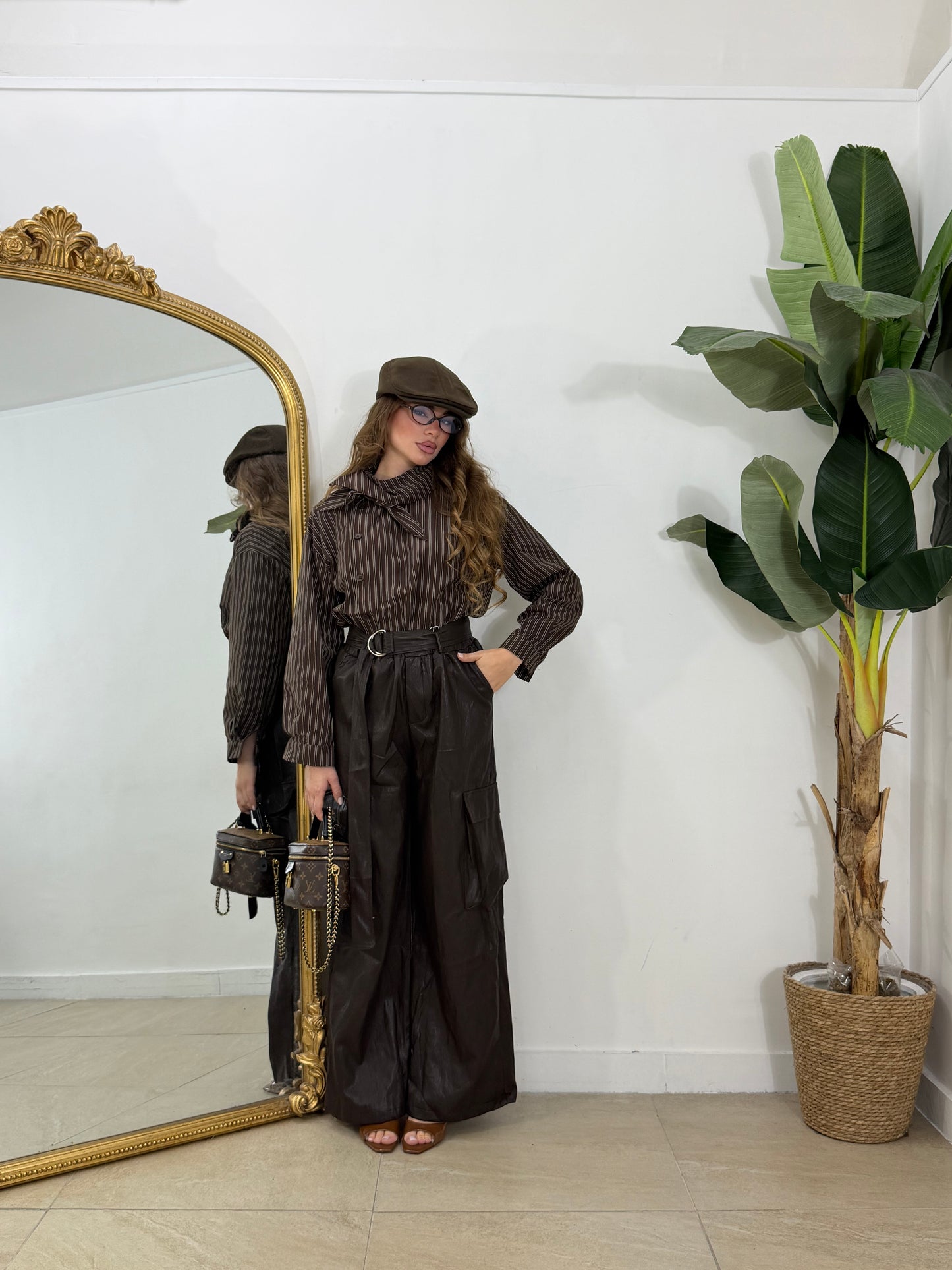 Pantalone in pelle marrone con tasche