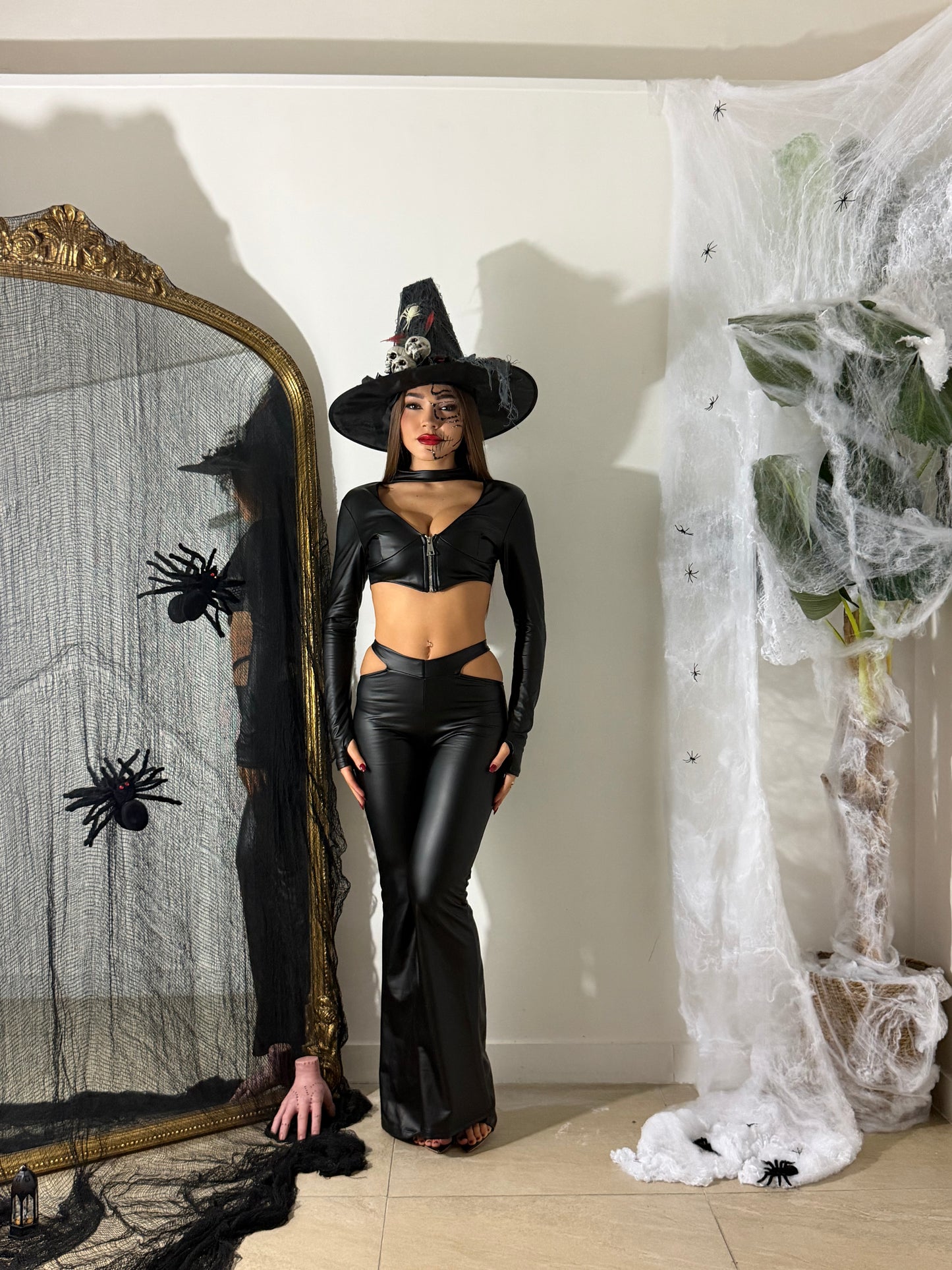 Coordinato “strega” in pelle nero