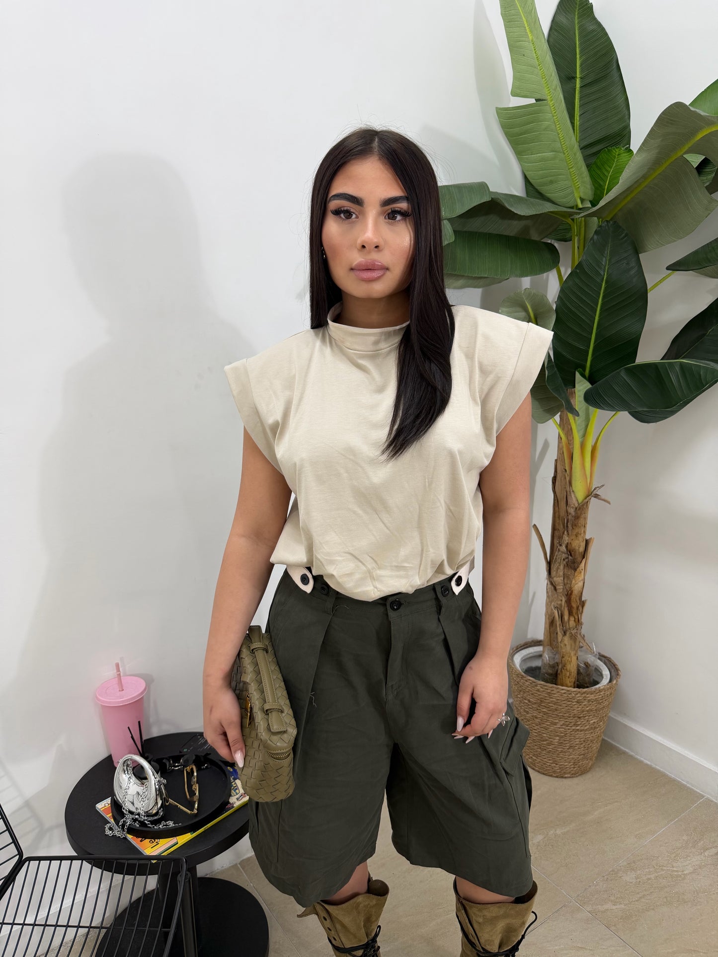 Shirt smanicata con spalline beige -8892