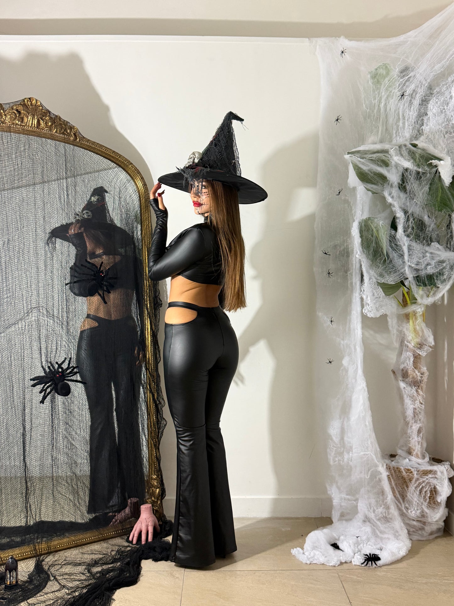 Coordinato “strega” in pelle nero