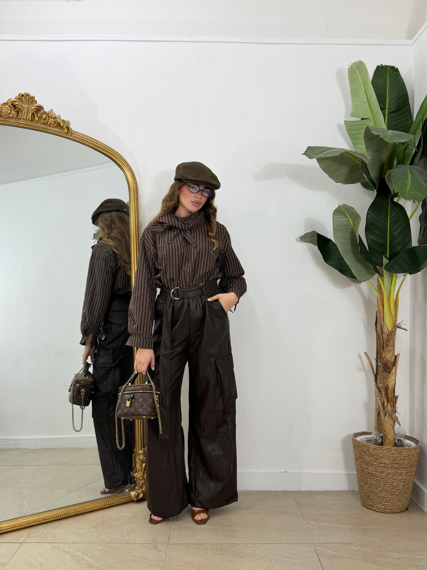 Pantalone in pelle marrone con tasche