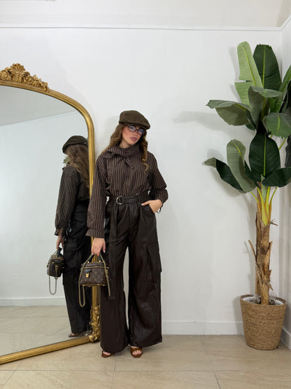 Pantalone in pelle marrone con tasche