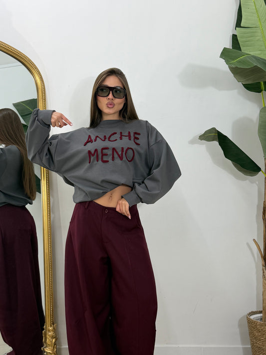 Felpa “anche meno” grigia