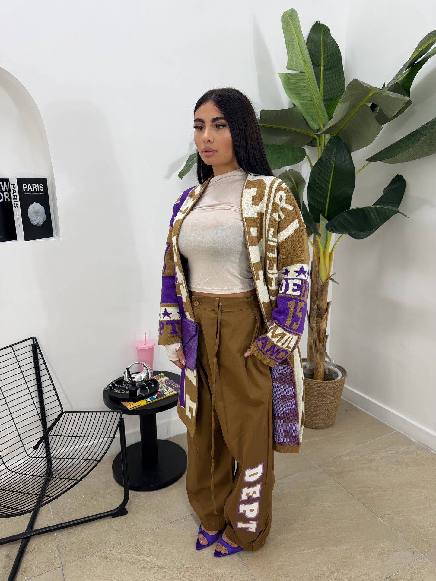 Set creatrive beige con cardigan