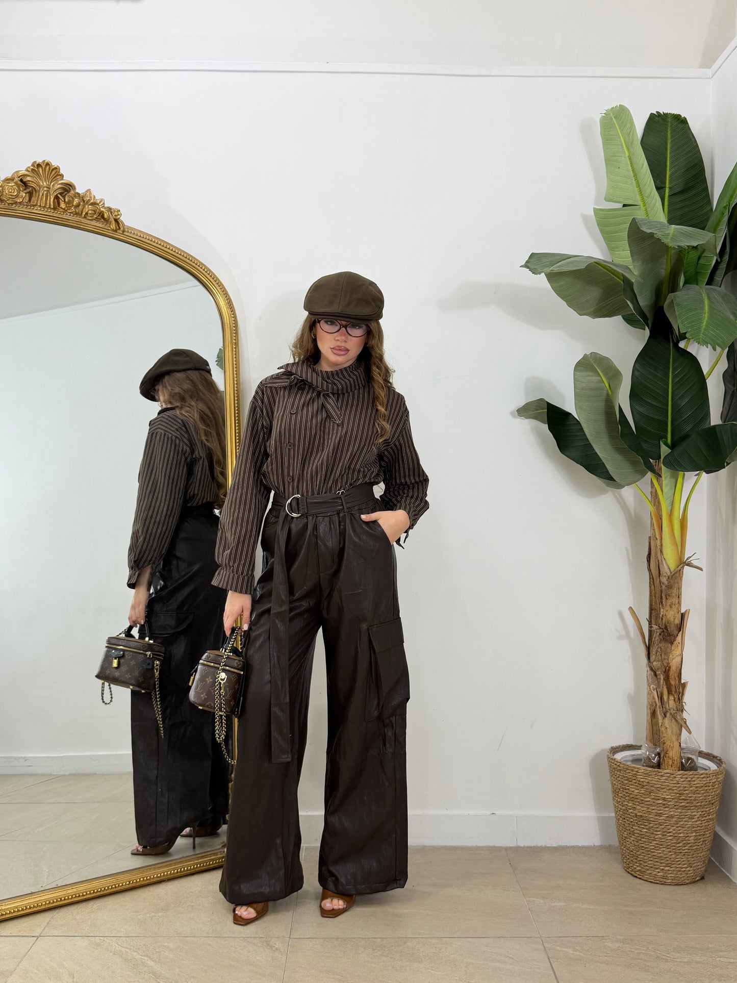 Pantalone in pelle marrone con tasche