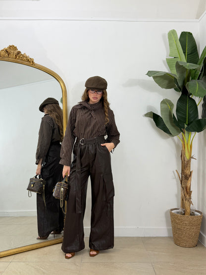 Pantalone in pelle marrone con tasche
