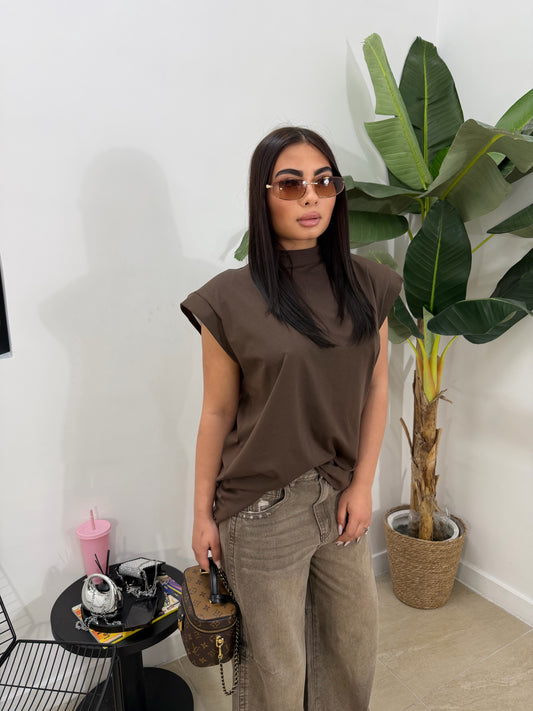 Shirt smanicata con spalline marrone-8892